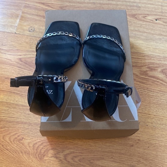 Zara Woman black sandals, with chain detail size 40/9us - Picture 9 of 11